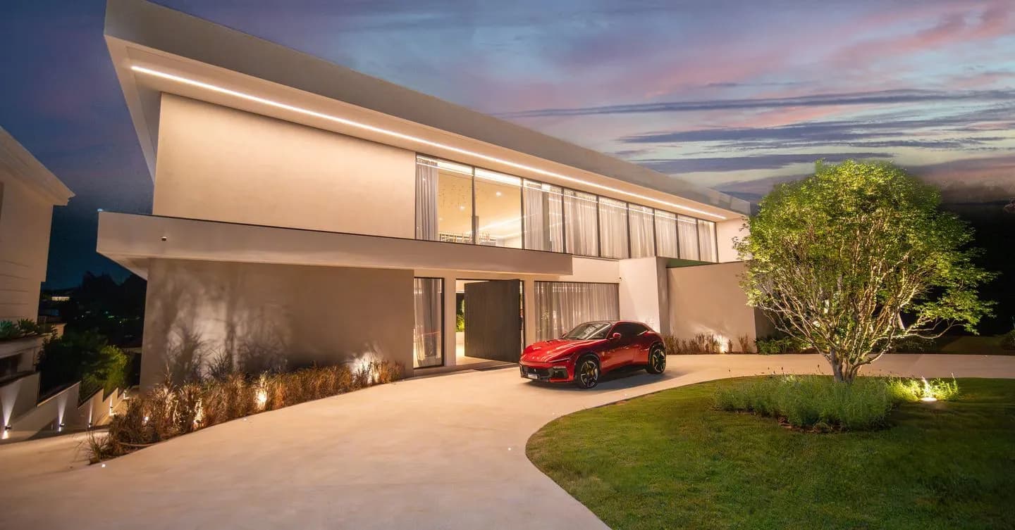 Two-Story House with 2,380m² in Alphaville-Tamboré II, Santana de Parnaíba for Sale